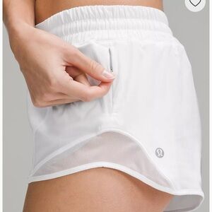 Lululemon White Hotty Hot Low-Rise Lined Short 2.5"